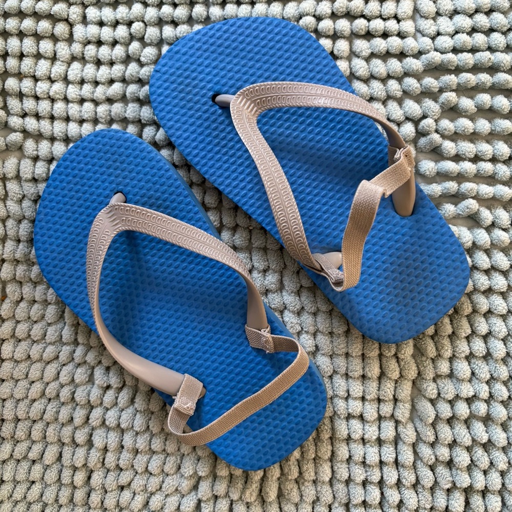Kids 7.5T blue and grey flip flops
